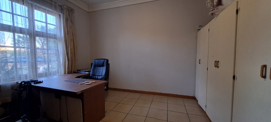 6 Bedroom Property for Sale in Eureka Free State